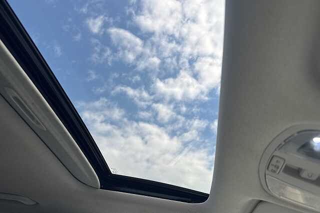 Hyundai KONA 150kW Ultimate 64kWh 5dr Auto White