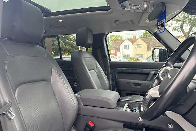 Land Rover Defender 3.0 D250 SE 110 5dr Auto