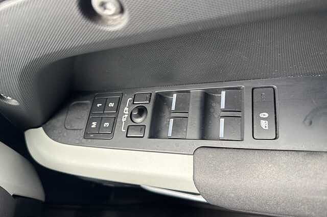 Land Rover Defender 3.0 D250 SE 110 5dr Auto