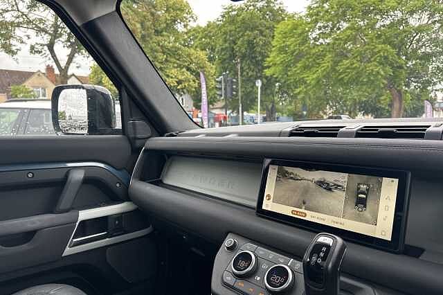 Land Rover Defender 3.0 D250 SE 110 5dr Auto
