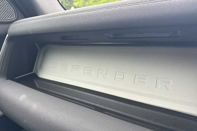 Land Rover Defender 3.0 D250 SE 110 5dr Auto