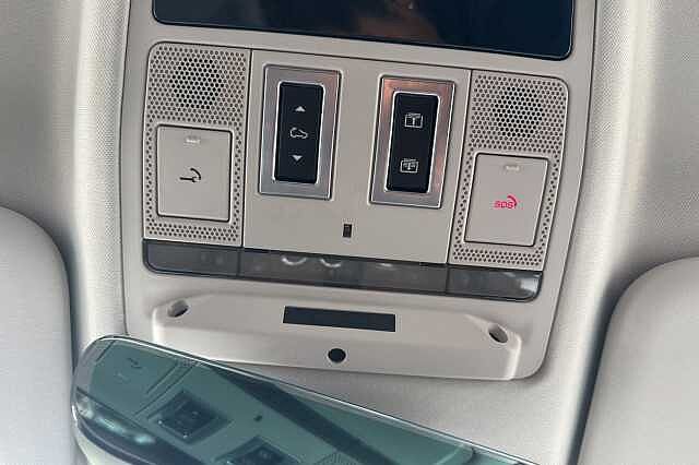 Land Rover Defender 3.0 D250 SE 110 5dr Auto
