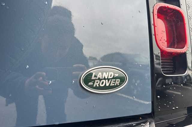 Land Rover Defender 3.0 D250 SE 110 5dr Auto