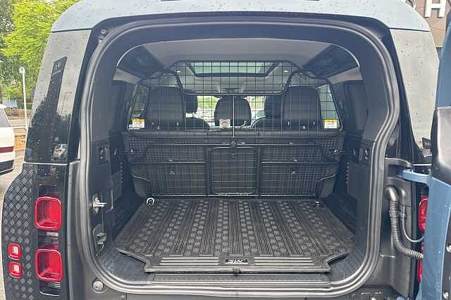 Land Rover Defender 3.0 D250 SE 110 5dr Auto