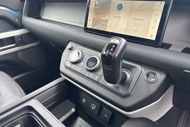 Land Rover Defender 3.0 D250 SE 110 5dr Auto