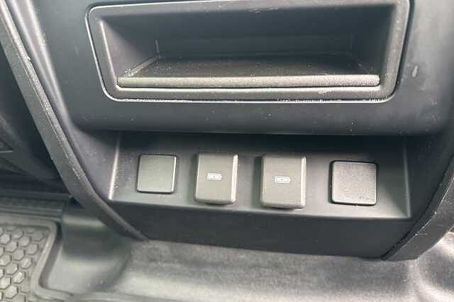 Land Rover Defender 3.0 D250 SE 110 5dr Auto