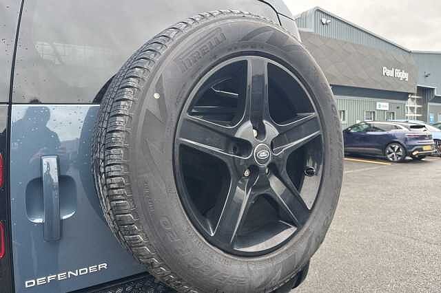Land Rover Defender 3.0 D250 SE 110 5dr Auto