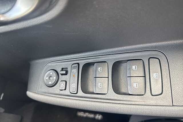 Hyundai INSTER 85kW 02 49kWh 5dr Auto White