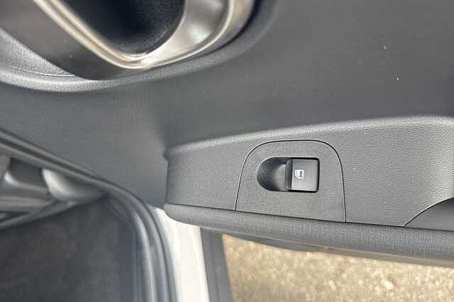 Hyundai INSTER 85kW 02 49kWh 5dr Auto White