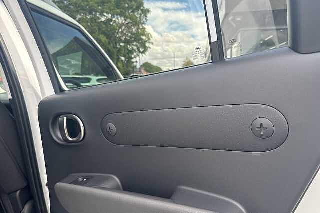 Hyundai INSTER 85kW 02 49kWh 5dr Auto White