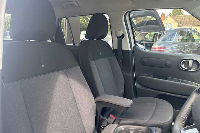Hyundai INSTER 85kW 02 49kWh 5dr Auto White