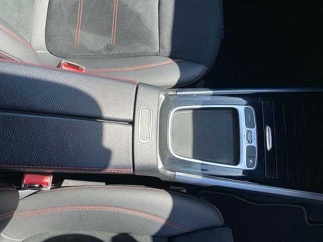 Mercedes-Benz Glb 1.3 GLB200 MHEV AMG Line (Executive) SUV 5dr Petrol Hybrid 7G-DCT Euro 6 (s/s) (