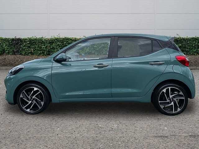 Hyundai i10 1.0 Premium Hatchback 5dr Petrol Auto Euro 6 (s/s) (67 ps)