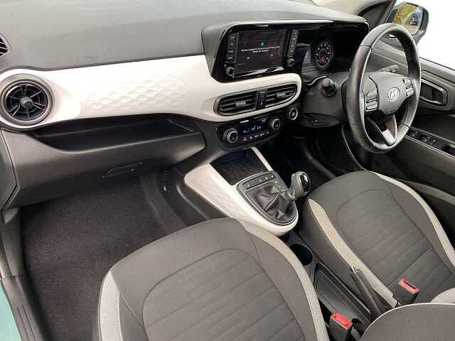Hyundai i10 1.0 Premium Hatchback 5dr Petrol Auto Euro 6 (s/s) (67 ps)
