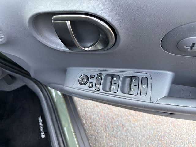 Hyundai INSTER 85kW Cross 49kWh 5dr Auto