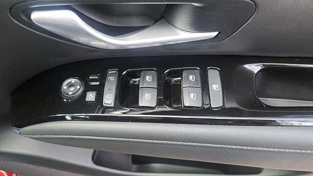 Hyundai TUCSON 1.6 T-GDi SE Connect SUV 5dr Petrol Manual Euro 6 (s/s) (150 ps) Engine Red