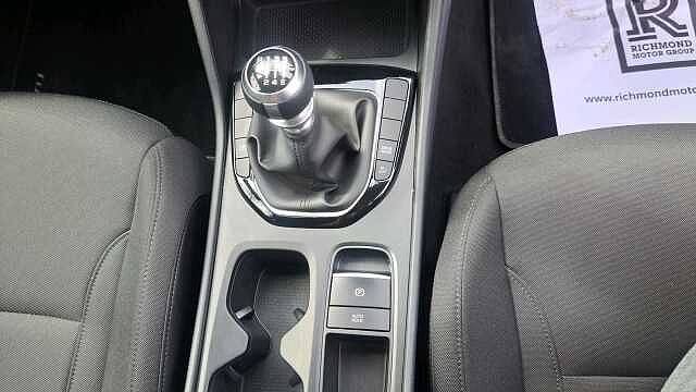 Hyundai TUCSON 1.6 T-GDi SE Connect SUV 5dr Petrol Manual Euro 6 (s/s) (150 ps) Engine Red