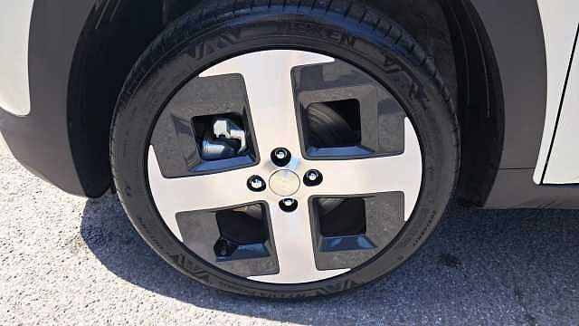 Hyundai INSTER Long Range 49kWh 02 SUV 5dr Electric Auto (115 ps)