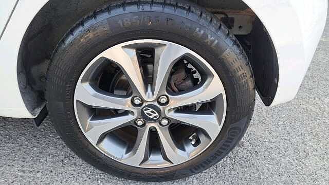 Hyundai i10 1.0 Play Hatchback 5dr Petrol Manual Euro 6 (67 ps)