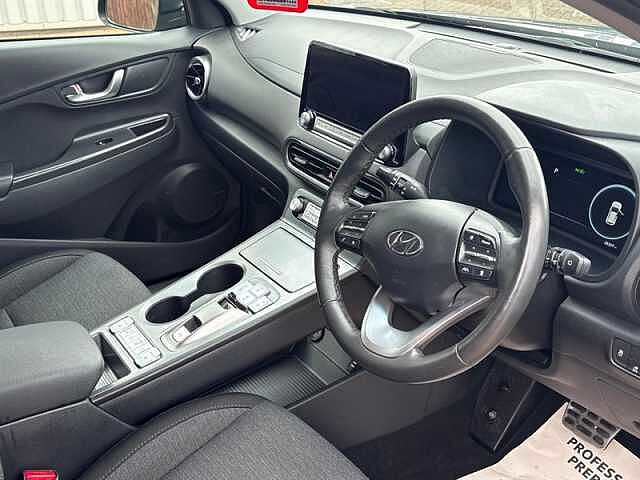 Hyundai KONA 64kWh Premium SUV 5dr Electric Auto (10.5kW Charger) (204 ps)
