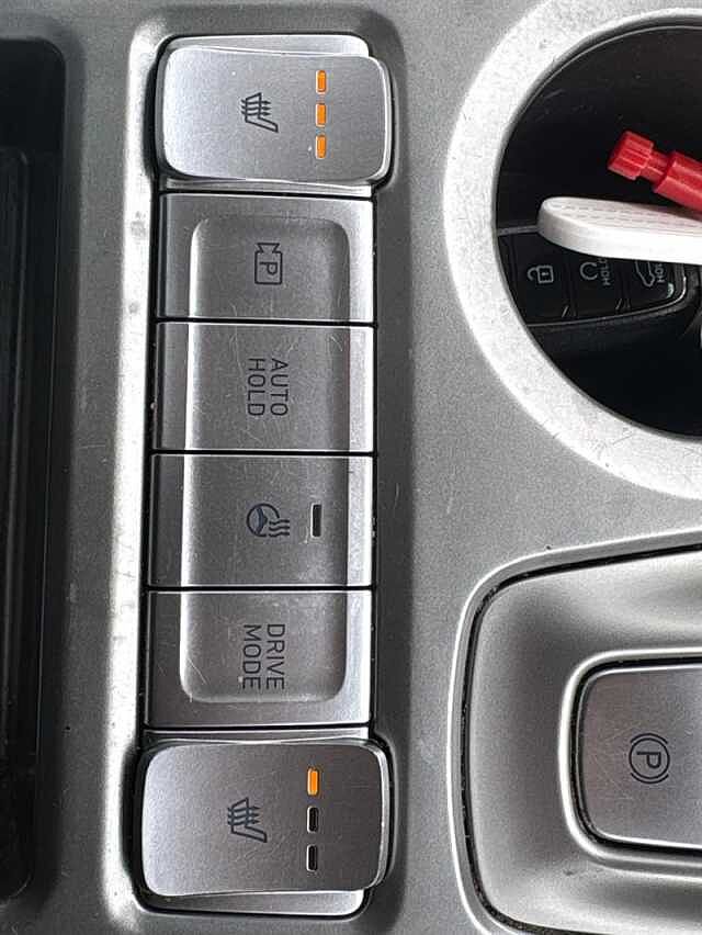 Hyundai KONA 64kWh Premium SUV 5dr Electric Auto (10.5kW Charger) (204 ps)