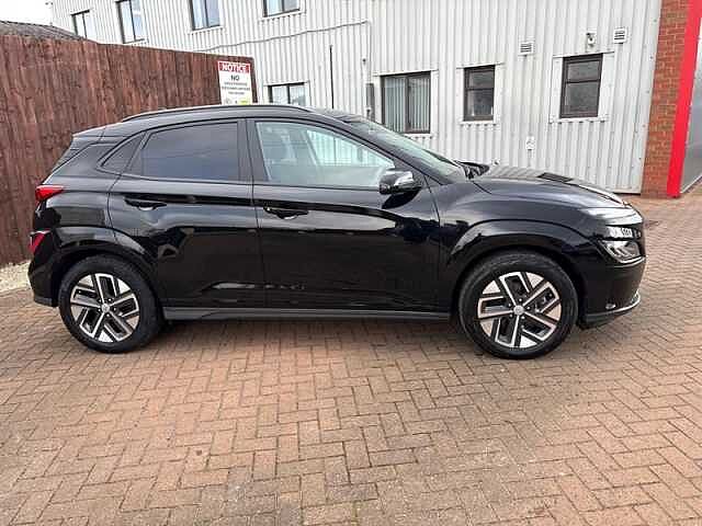 Hyundai KONA 64kWh Premium SUV 5dr Electric Auto (10.5kW Charger) (204 ps)