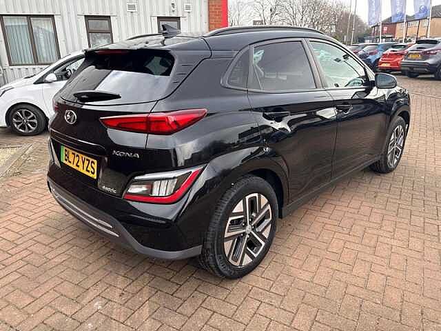 Hyundai KONA 64kWh Premium SUV 5dr Electric Auto (10.5kW Charger) (204 ps)