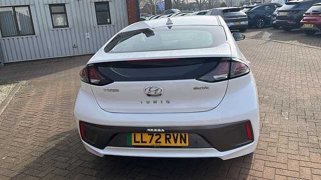 Hyundai IONIQ 38.3kWh Premium Hatchback 5dr Electric Auto (136 ps) White