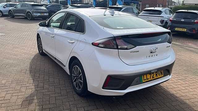 Hyundai IONIQ 38.3kWh Premium Hatchback 5dr Electric Auto (136 ps) White
