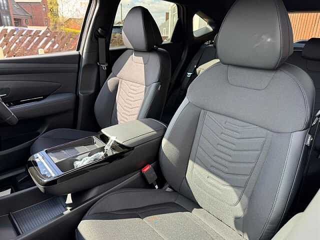 Hyundai TUCSON 1.6T Hybrid 239ps Black Line AU Black