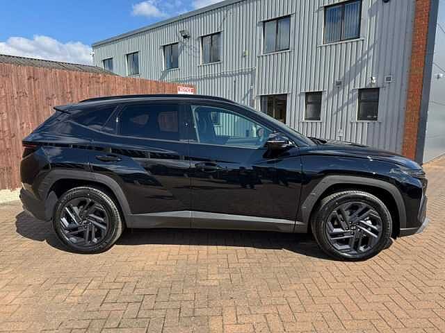 Hyundai TUCSON 1.6T Hybrid 239ps Black Line AU Black
