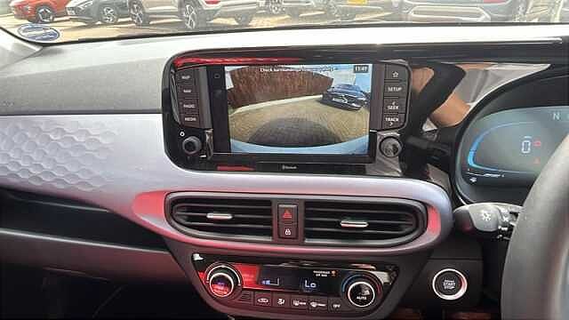 Hyundai i10 1.0 Premium Hatchback 5dr Petrol Auto Euro 6 (s/s) (63 ps)