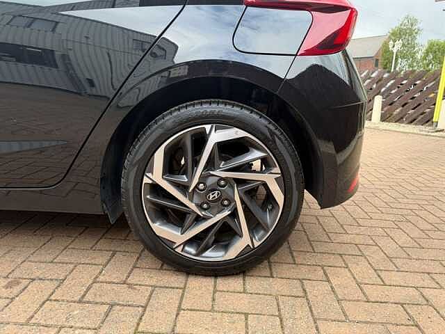 Hyundai I20 1.0 T-GDi MHEV Premium Hatchback 5dr Petrol Hybrid Manual Euro 6 (s/s) (100 ps) Black