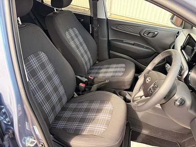 Hyundai i10 1.2 Premium Hatchback 5dr Petrol Auto Euro 6 (s/s) (79 ps)