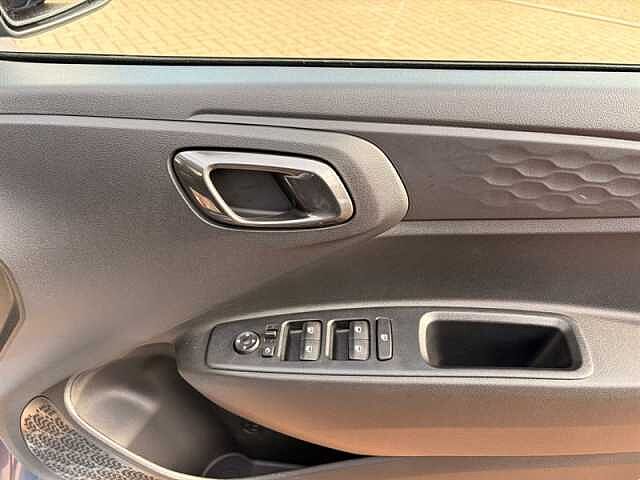 Hyundai i10 1.2 Premium Hatchback 5dr Petrol Auto Euro 6 (s/s) (79 ps)
