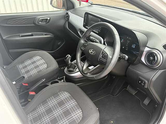 Hyundai i10 1.2 Premium Hatchback 5dr Petrol Auto Euro 6 (s/s) (84 ps)