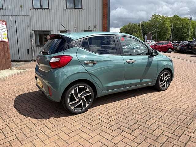 Hyundai i10 1.2 Premium Hatchback 5dr Petrol Manual Euro 6 (s/s) (84 ps)