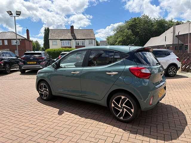 Hyundai i10 1.2 Premium Hatchback 5dr Petrol Manual Euro 6 (s/s) (84 ps)