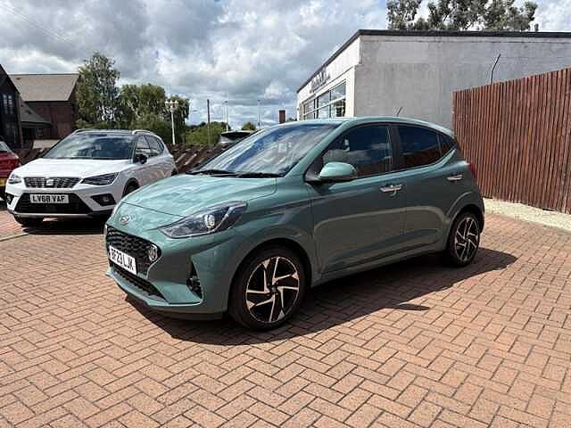 Hyundai i10 1.2 Premium Hatchback 5dr Petrol Manual Euro 6 (s/s) (84 ps)
