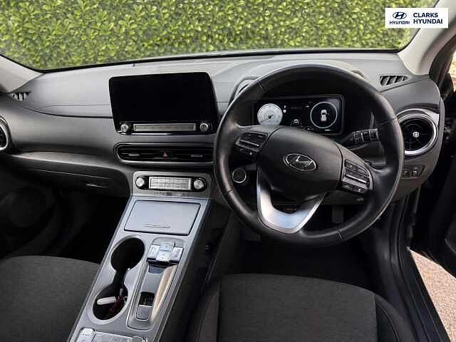 Hyundai KONA 64kWh Premium SUV 5dr Electric Auto (10.5kW Charger) (204 ps)