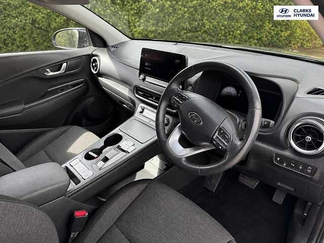 Hyundai KONA 64kWh Premium SUV 5dr Electric Auto (10.5kW Charger) (204 ps)