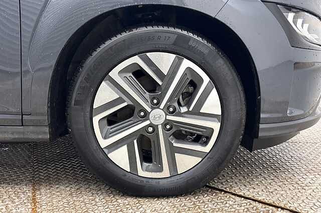 Hyundai KONA 64kWh Premium SUV 5dr Electric Auto (10.5kW Charger) (204 ps)