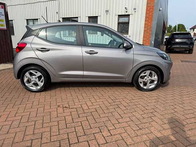 Hyundai I10 1.2 SE Connect Hatchback 5dr Petrol Manual Euro 6 (s/s) (84 ps) Brown