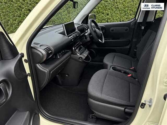Hyundai INSTER Long Range 49kWh 01 SUV 5dr Electric Auto (115 ps) Yellow